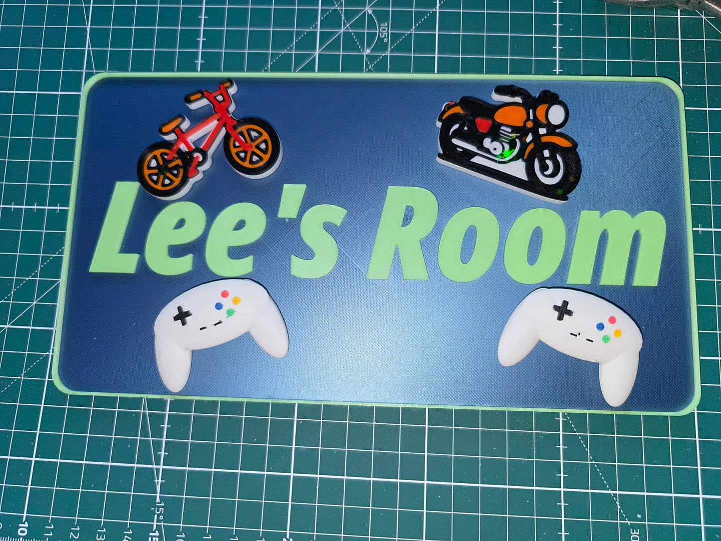 3D printed personalized bedroom door sign with custom name in modern lettering style