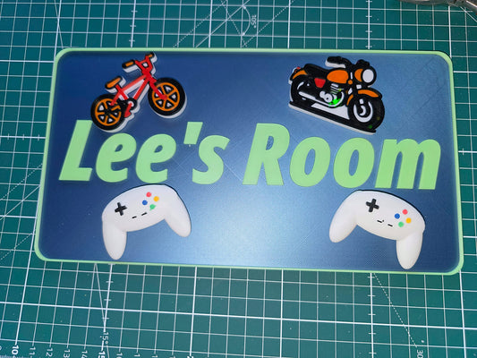 3D printed personalized bedroom door sign with custom name in modern lettering style