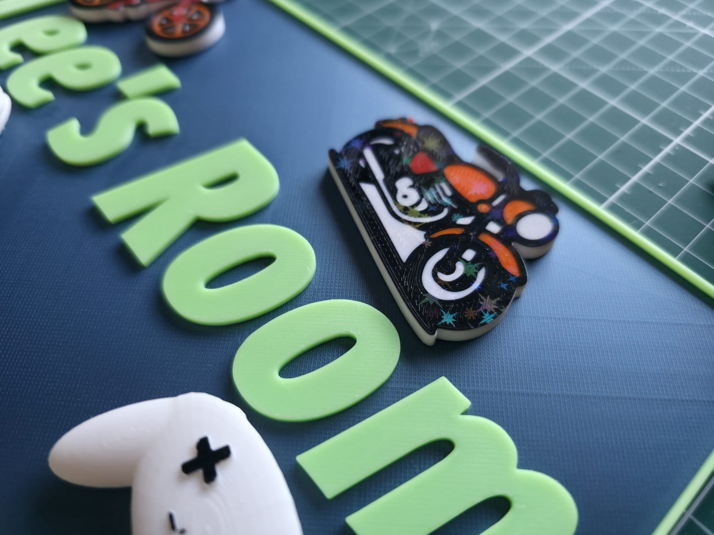 3D printed personalized bedroom door sign with custom name in modern lettering style